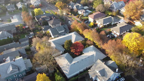 Un-Dron-Disparó-Sobre-Un-Barrio-Residencial-En-Portland-En-Otoño