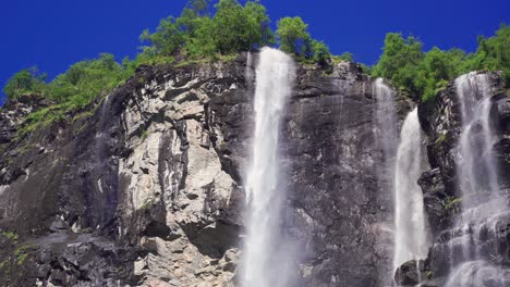 Atemberaubende-Wasserfälle-Des-Geirangerfjords,-Norwegen