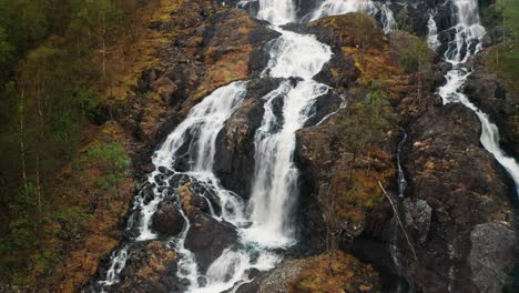 A-beautiful-waterfall-in-Brattlandsdalen-valley,-Norway