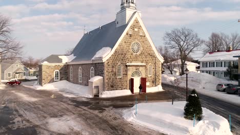 Eine-Kleine-Katholische-Kirche-In-Quebec-Im-Winter