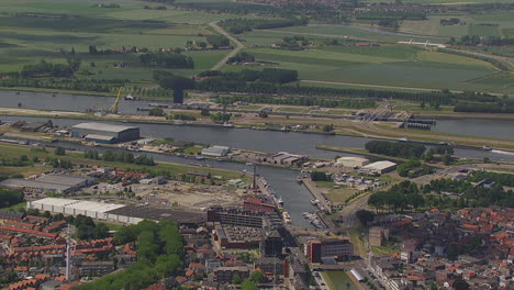 Bootsschleuse-In-Holland-Mit-Zugbrücken