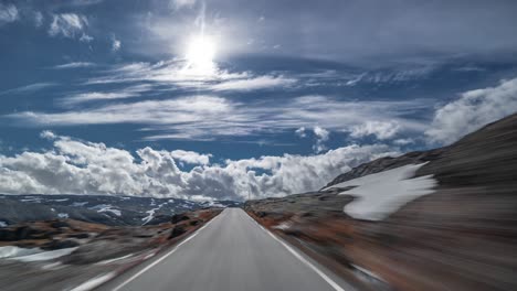 Eine-Fahrt-Auf-Der-Aurlandsfjellet-Road-In-Norwegen