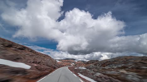 Eine-Fahrt-Auf-Der-Aurlandsfjellet-Road-In-Norwegen