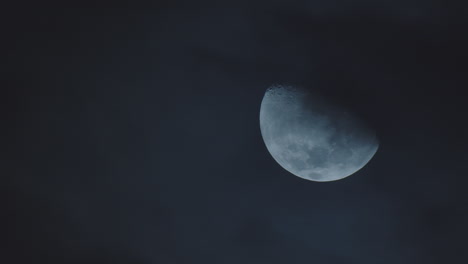 Der-Mond-Am-Nachthimmel