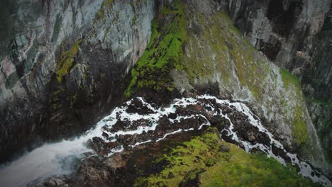 Einer-Der-Vielen-Schönen-Wasserfälle-Im-Hardangervidda-nationalpark,-Norwegen