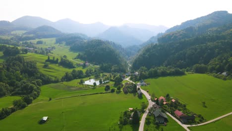 Aerial-view-of-the-mountains-in-summer