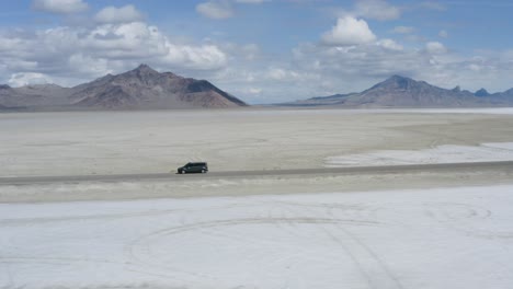 Freedom-Concept---Car-on-Open-Road-Drive-in-Salt-Flats-Desert,-Utah