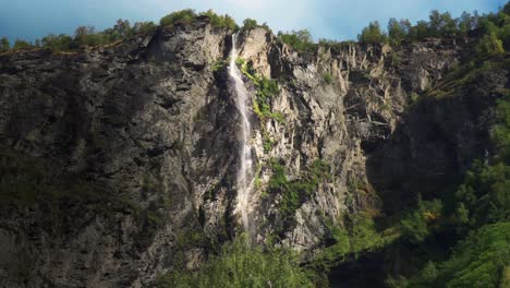 Beautiful-Gjerdefossen-waterfall-in-the-Geiranger-fjord