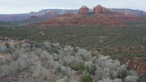 Red-Rock-Butte's-in-Beautiful-Sedona,-Arizona-Landscape---Aerial-Tilt-Up