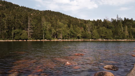 Jordan-Pond-hiking-path-packed-with-tourists,-Acadia-National-Park,-Maine,-USA