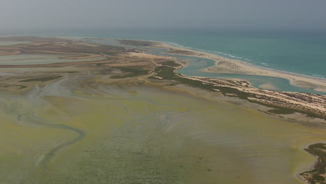 Küstennaturschutzgebiet-Mit-Schönen-Grünen-Und-Blauen-Farben