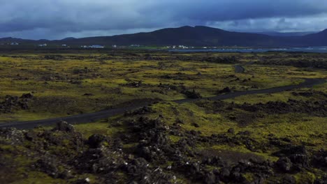 Terreno-Rocoso-De-La-Península-De-Hopsnes-En-Grindavik,-Suroeste-De-Islandia