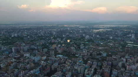 Luftaufnahme:-Stadtansicht-Einer-Urbanisation-Mit-Dichter-Bebauung---Top-Zoom-Out-Aufnahme