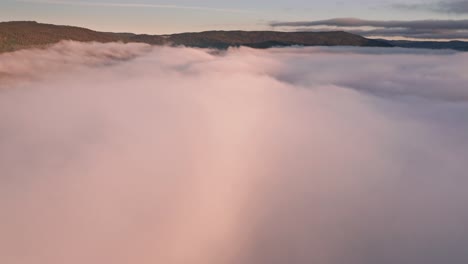 Majestuoso-Amanecer-Sobre-Las-Nubes