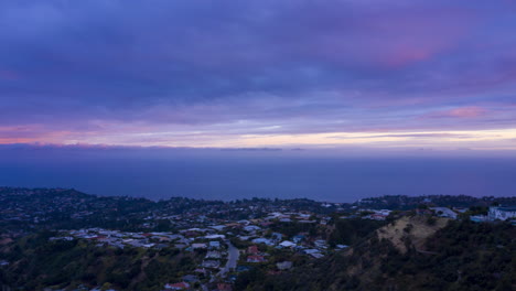 Sonnenuntergang-Im-Zeitraffer-Von-Santa-Monica-Und-Dem-Großraum-Los-Angeles-Von-Den-Pazifischen-Palisaden