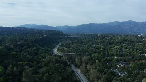 Rising-over-Pasadena,-CA-looking-at-the-iconic-Pasadena-Bridge