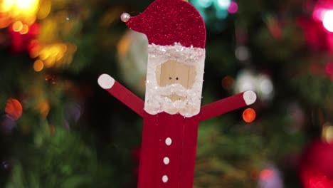 Figure-of-santa-claus-hanging,-made-with-popsicle-sticks