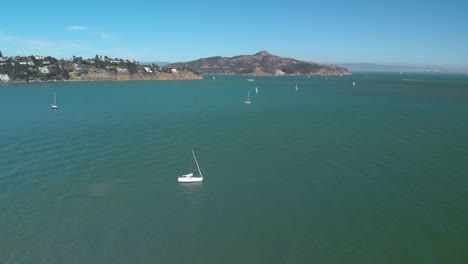 Drone-shot-of-boats-in-the-harbor-in-Sausalito-outside-of-San-Francisco