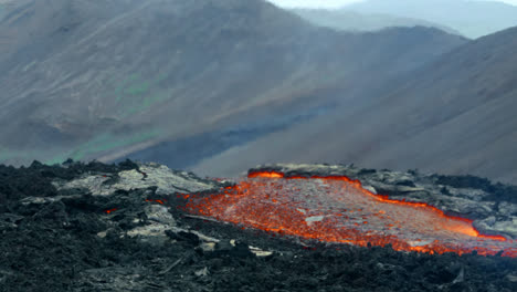 Close-up-shot-of-Flowing-Lava-during-Fagradalsfjall-Volcanic-Eruption-in-Iceland