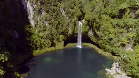 Omanawa-Falls-water-falling-down-into-canyon,-scenic-hidden-waterfall-New-Zealand