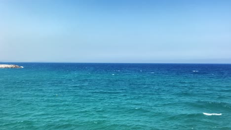 Panoramablick-Auf-Das-Meer-Im-Sommer-In-Fidar,-Bezirk-Byblos-Von-Keserwan-Im-Libanon