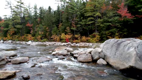 River-with-large-boulder-on-New-Hampshire's-Kancamagus-highway