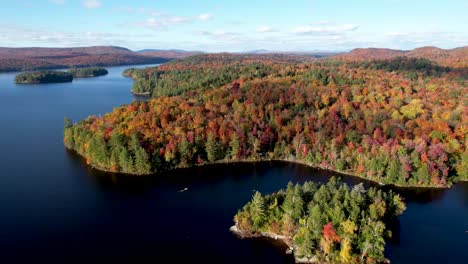 Aerial-View-of-Upstate-New-York-Lake-shore-and-islands-during-fall