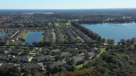 Modern-estate-of-single-family-houses-in-suburbs-of-Sarasota,-Florida