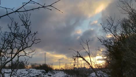 Winterwolken-Zeitraffer-Mit-Gelber-Farbe