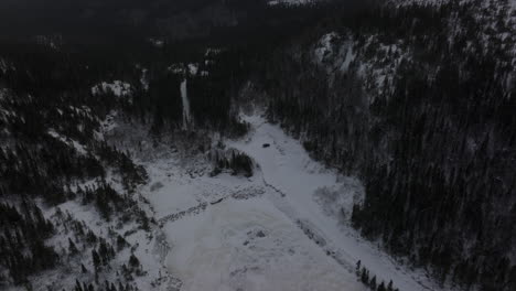 Winter-Scene-Near-Mont-du-Lac-a-L'Empeche-In-Quebec,-Canada---aerial-drone-shot