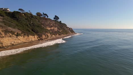Beautiful-view-of-hills-by-the-ocean-in-Santa-Barbara-beach-California