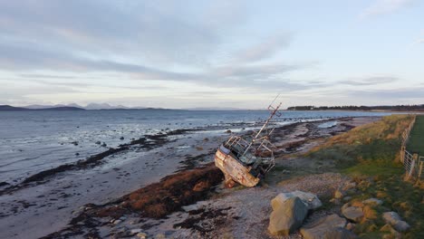 Shipwreck-on-the-Mull-of-Kintyre-in-Scotland