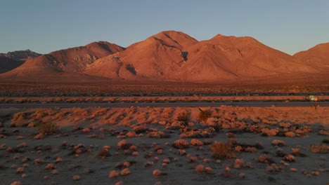 Desert-landscape-in-California-near-death-valley