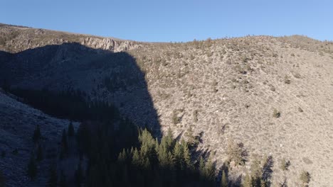 Vista-Aérea-De-Un-Valle-En-El-Parque-Nacional-Big-Pine-Lakes-Trail-Loop-Kings-Canyon