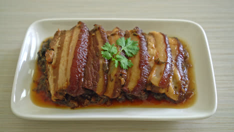 Mei-Cai-Kou-Rou-Oder-Gedämpfter-Schweinebauch-Mit-Senfkohlrezepten---Chinesisches-Essen