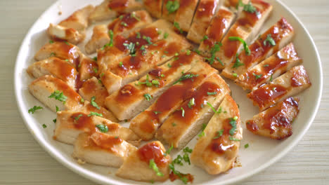 grilled-honey-chicken-breast-sliced-on-white-plate