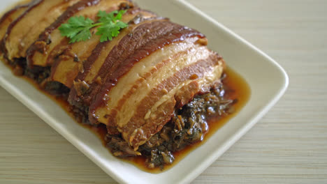 Mei-Cai-Kou-Rou-Oder-Gedämpfter-Schweinebauch-Mit-Senfkohlrezepten---Chinesisches-Essen