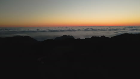 Beautiful-Horizon-At-Sunrise-With-Sea-Of-Clouds-In-Madeira-Island,-Portugal