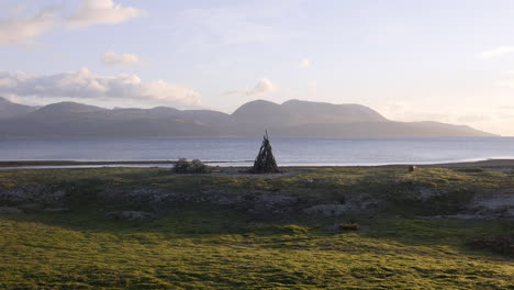 Landschaftsaufnahme-In-Skipness-Mit-Der-Isle-Of-Arran-In-Der-Ferne,-Schottland