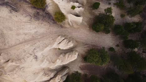 Hoodoos,-the-sandstone-cliffs,-drone-rocket-shot-looking-down