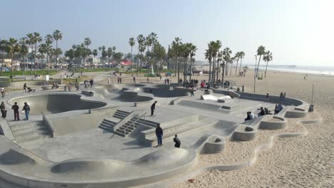 Parque-De-Patinaje-De-Venice-Beach-California-Junto-A-La-Playa,-Los-ángeles
