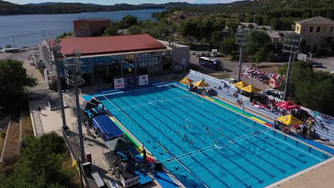 Polo-Wasserteam,-Das-Im-Schwimmbad-Trainiert-Und-Sich-Auf-Die-Olympischen-Spiele-Vorbereitet