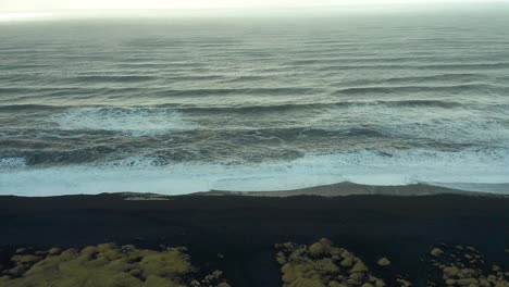 Waterfront-seascape-in-a-black-sand-cursed-beach,-Iceland-terrifying-destination
