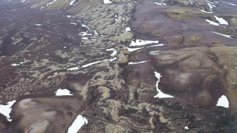 Drohnenflug-über-Reihe-Von-Kratern-Und-Vulkanspalten