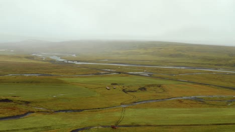 Magische-Grüne-Ebenenlandschaft-Islands,-Isländische-Thriller-Wiese,-Luftbild