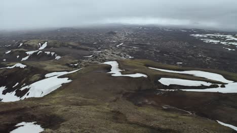 Vista-De-Pájaro-De-Los-Cráteres-Laki-Dentro-De-Las-Tierras-Altas-De-Islandia-Durante-El-Invierno