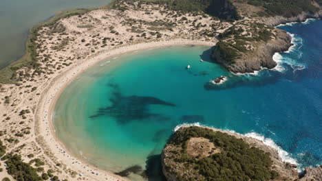 Hermosa-Laguna-De-Voidokilia-En-Messinia-Grecia---Toma-Aérea-De-Drones