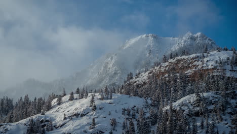 Zeitraffer,-Sonniger-Wintertag-In-Weißer-Berglandschaft
