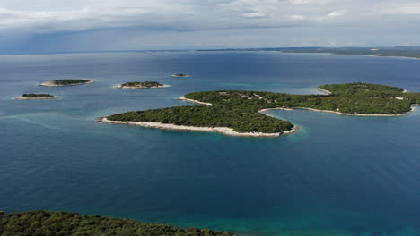 Islas-Escénicas-En-El-Parque-Nacional-De-Brijuni-En-Fazana,-Croacia