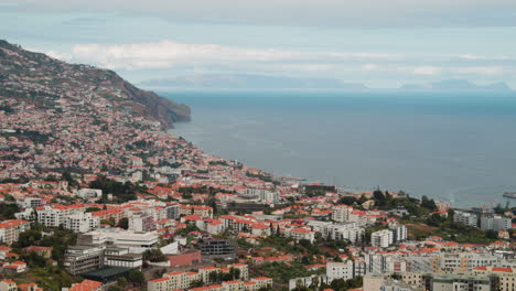 Panorama-of-Funchal-from-Viewpoint-Pico-dos-Barcelos-on-the-Island-Madeira,-Portugal---static-shot